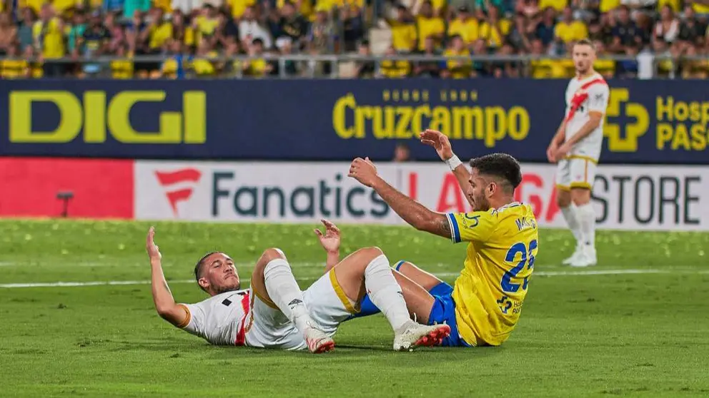 Maxi G&oacute;mez en el C&aacute;diz CF - Rayo Vallecano | Salvador L&oacute;pez Medina para El MIRA