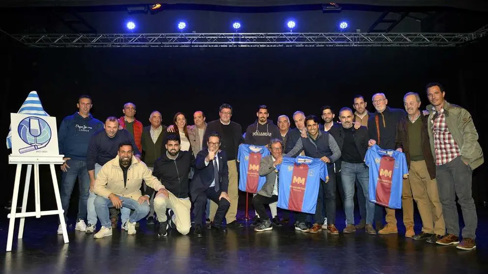 Presentaci&oacute;n de la camiseta y el escudo del Jerez Industrial por su centenario