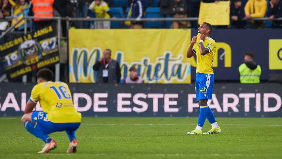 Lucas Pires y Chris Ramos en el C&aacute;diz CF - Valencia CF | Salvador L&oacute;pez Medina para El MIRA