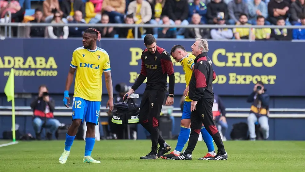 Rominigue Kouam&eacute; y Fede San Emeterio en el C&aacute;diz CF - Valencia CF | Salvador L&oacute;pez Medina para El MIRA