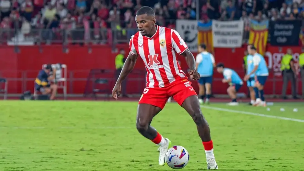 Sergio Akieme en un partido con la UD Almer&iacute;a