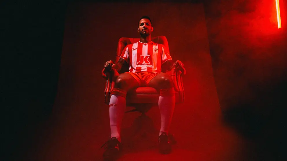 Jonathan Viera en su presentaci&oacute;n como nuevo jugador de la UD Almer&iacute;a | UDA