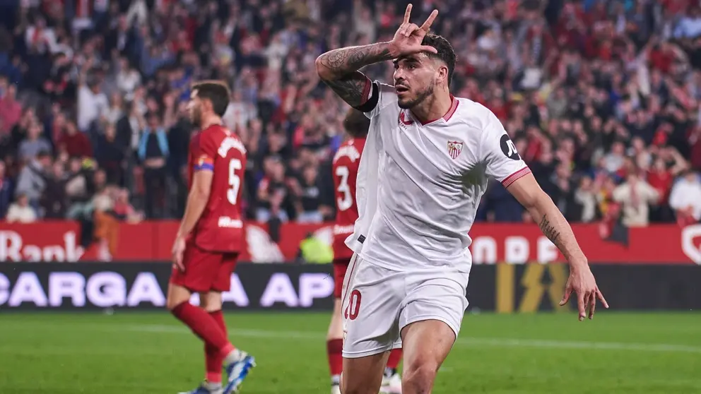 Isaac Romero celebra un gol en el Sevilla FC - CA Osasuna | Salvador L&oacute;pez Medina para El MIRA