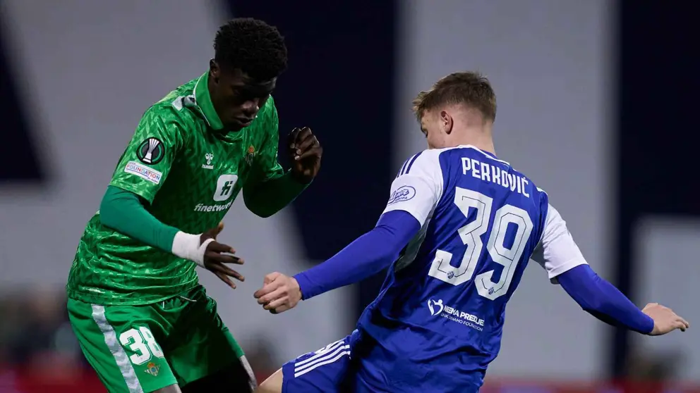 Assane Diao en el Dinamo Zagreb - Real Betis | Foto: RBB