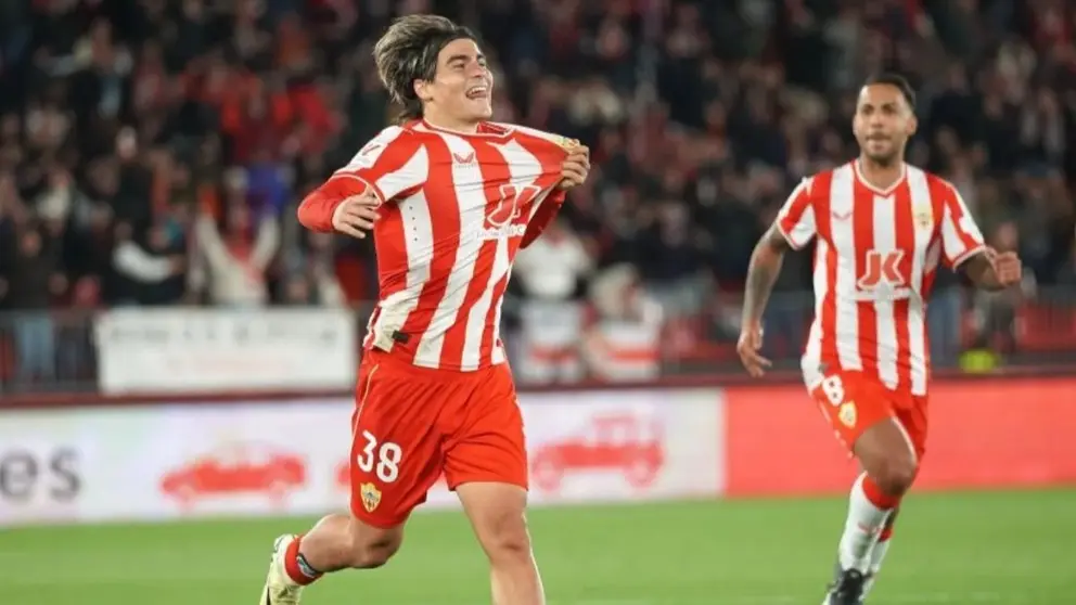 Luka Romero celebra uno de sus goles en el UD Almer&iacute;a - Atl&eacute;tico de Madrid