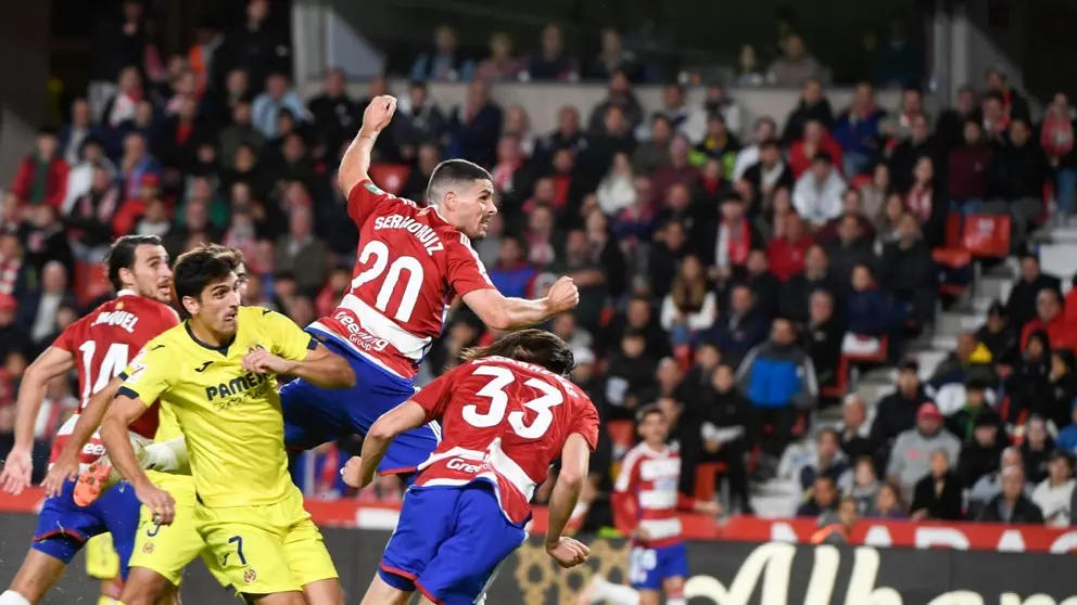 Sergio Ruiz y Gerard Moreno en el encuentro de la primera vuelta entre el Granada CF y el Villarreal CF