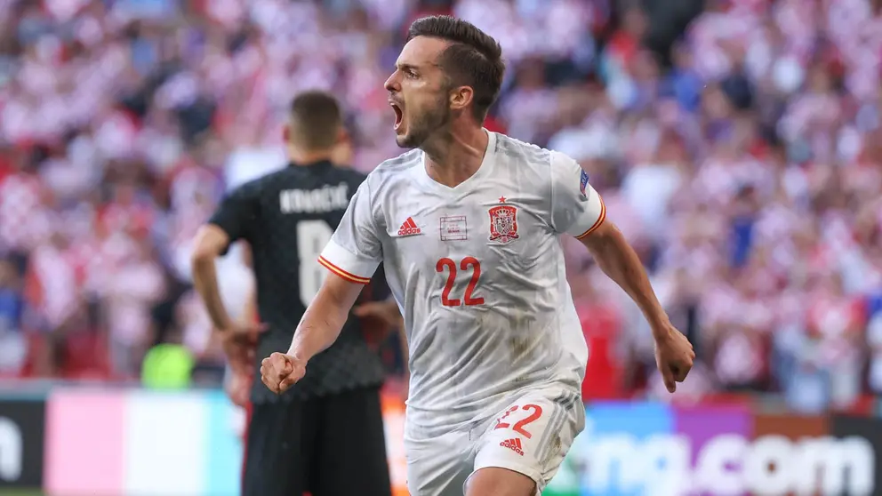 Pablo Sarabia celebra el primer gol de Espa&ntilde;a ante Croacia en la Eurocopa