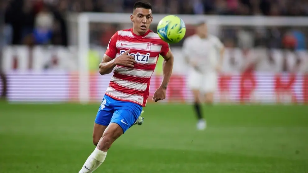 Myrto Uzuni, el delantero del Granada CF que se encuentra en la agenda de la UD Almer&iacute;a