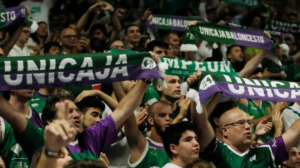Aficionados del Unicaja en el Mart&iacute;n Carpena