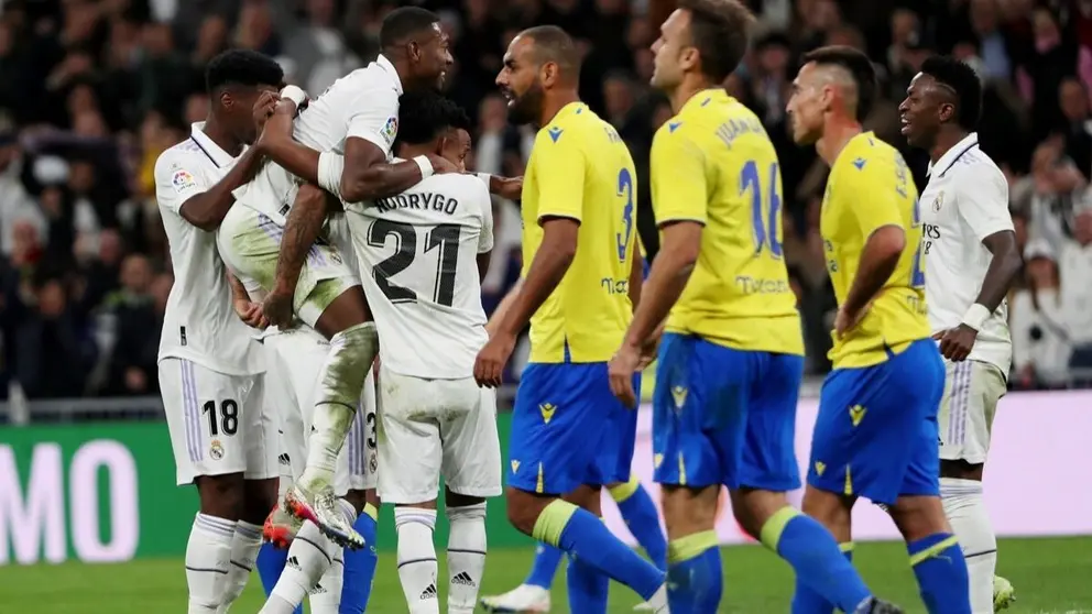 Los jugadores del Real Madrid celebran un gol contra el C&aacute;diz CF