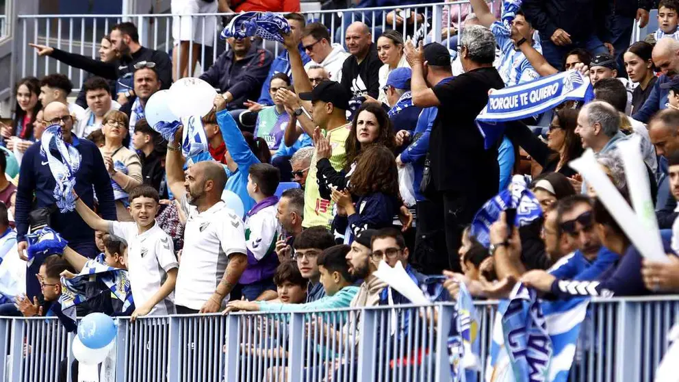 Aficionados del M&aacute;laga CF en el estadio La Rosaleda