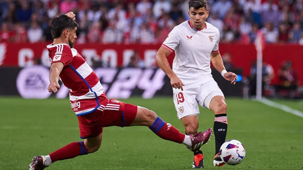 Bruno M&eacute;ndez y Marcos Acu&ntilde;a en el Sevilla FC - Granada CF | Salvador L&oacute;pez Medina para El MIRA