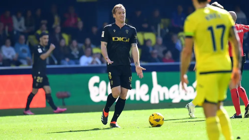 &Aacute;lex Fern&aacute;ndez durante el Villarreal CF - C&aacute;diz CF