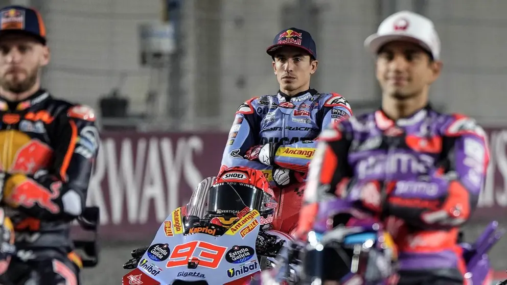 X Marc M&aacute;rquez. Pilotos de MotoGP en la foto oficial del inicio de la temporada 2024 en Qatar