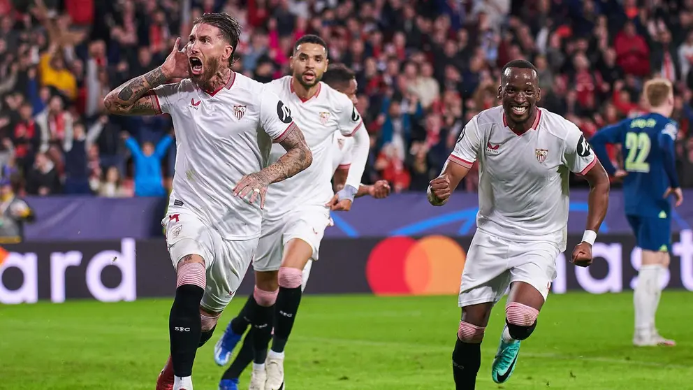 Sergio Ramos celebra su gol al PSV en la Champions League con el Sevilla FC | Salvador L&oacute;pez para El MIRA