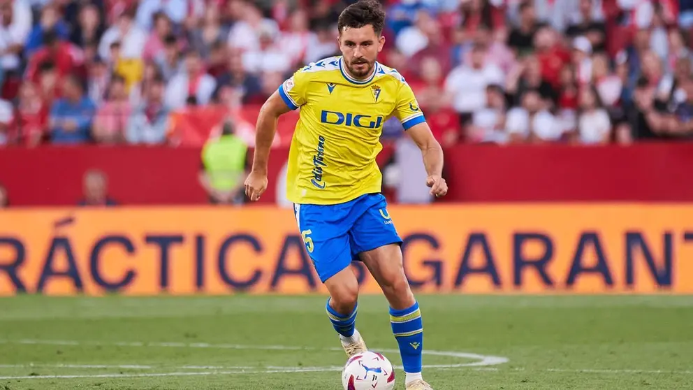 V&iacute;ctor Chust en el Sevilla FC - C&aacute;diz CF | Salvador L&oacute;pez Medina para El MIRA