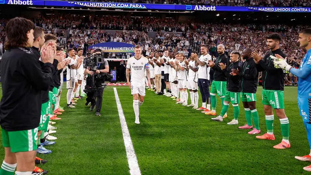 Pasillo de despedida a Toni Kroos en el Real Madrid - Real Betis | Foto: Real Madrid