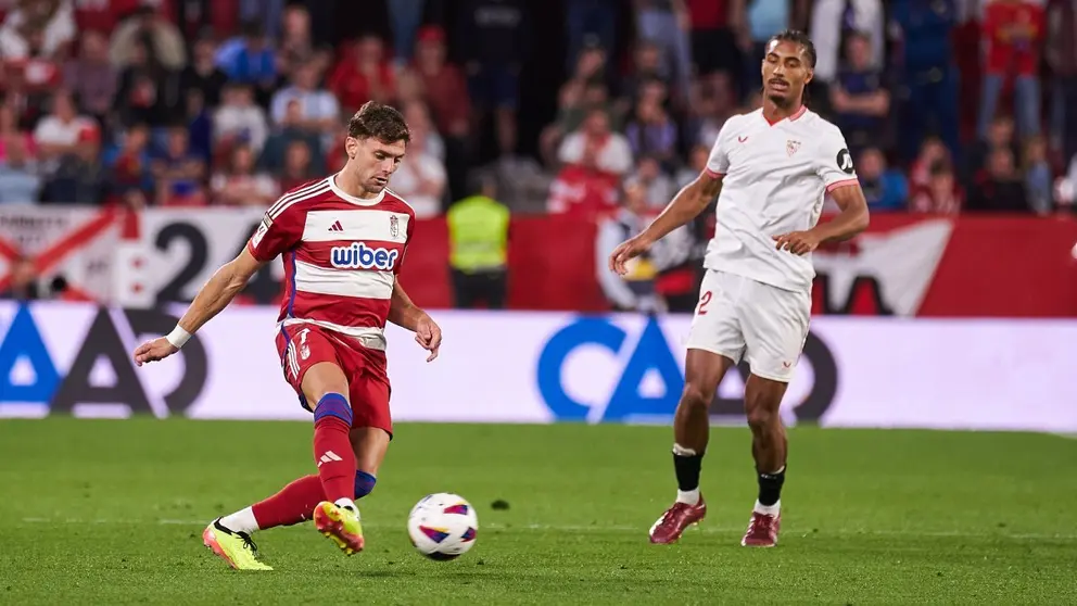 Lucas Boy&eacute; en el Sevilla FC - Granada CF | Salvador L&oacute;pez Medina para El MIRA