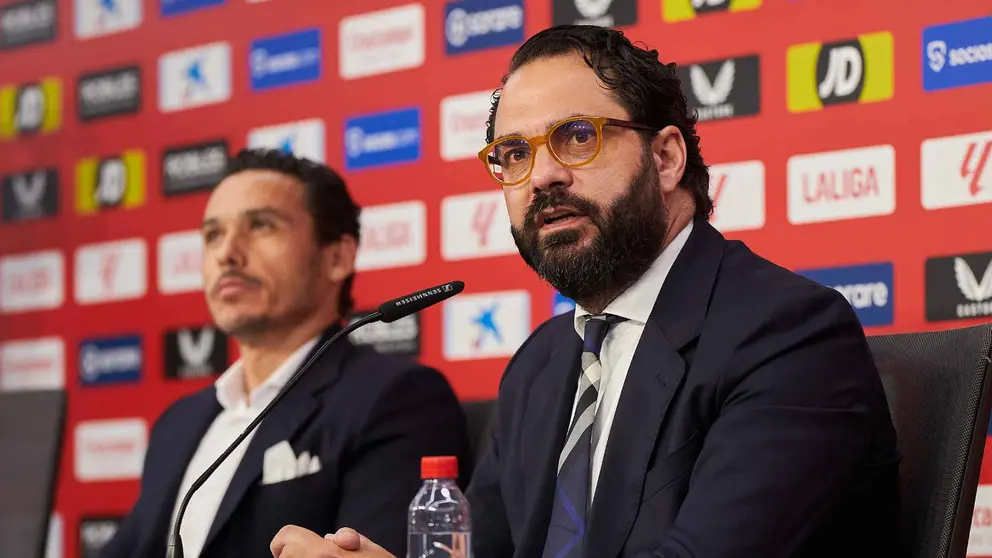 V&iacute;ctor Orta y Del Nido Carrasco en la presentaci&oacute;n de Garc&iacute;a Pimienta con el Sevilla FC | Salvador L&oacute;pez Medina para El MIRA