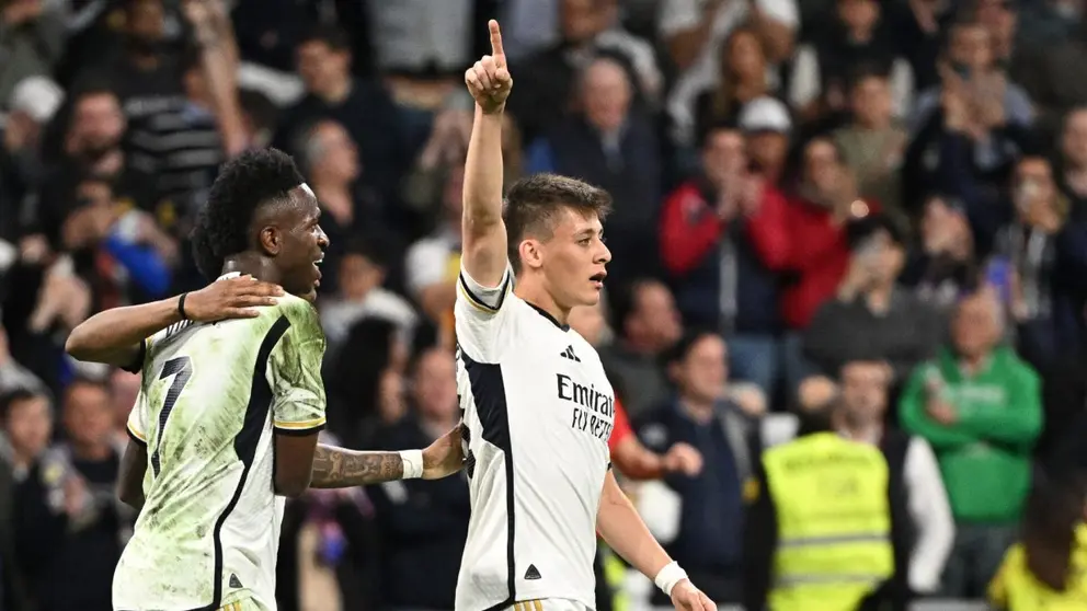 Arda G&uuml;ler celebra un gol del Real Madrid junto a Vinicius Jr