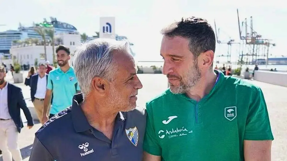 Sergio Pellicer, entrenador del M&aacute;laga CF, junto a Ibon Navarro, t&eacute;cnico del Unicaja Baloncesto
