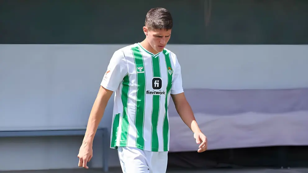 Sergi Altimira en su presentaci&oacute;n con el Real Betis | Salvador L&oacute;pez Medina para El MIRA