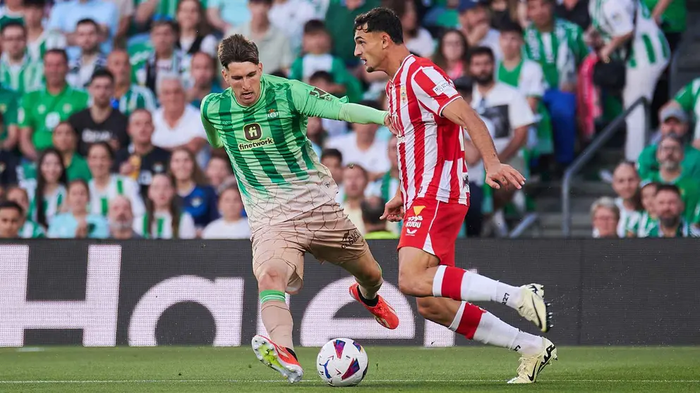 Juan Miranda y Marc Pubill en el Real Betis - UD Almer&iacute;a | Salvador L&oacute;pez Medina para El MIRA