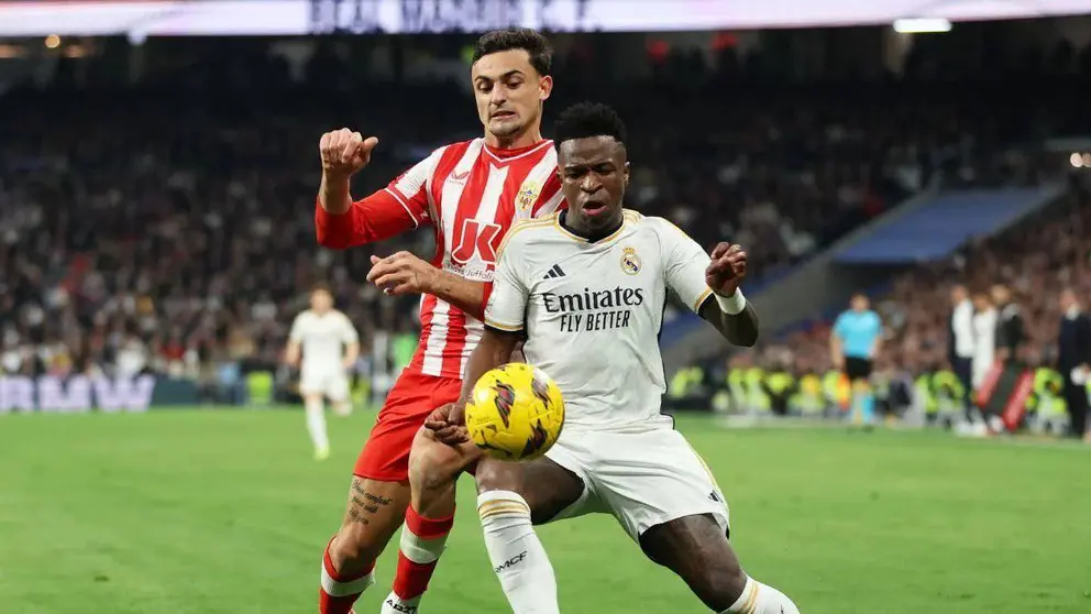 Marc Pubill y Vinicius Jr en el Real Madrid - UD Almer&iacute;a