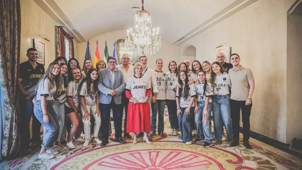 Recepci&oacute;n al equipo senior femenino del Uni&oacute;n Baloncesto Jerez | Rafa Dom&iacute;nguez