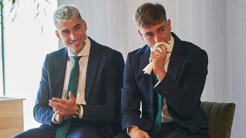 Marc Roca e Iker Losada en su presentaci&oacute;n con el Real Betis | Salvador L&oacute;pez Medina para El MIRA