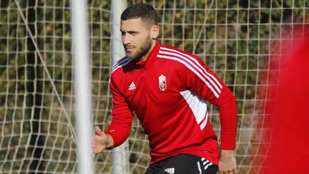 Shon Weissman, delantero del Granada CF cuyo futuro es una inc&oacute;gnita