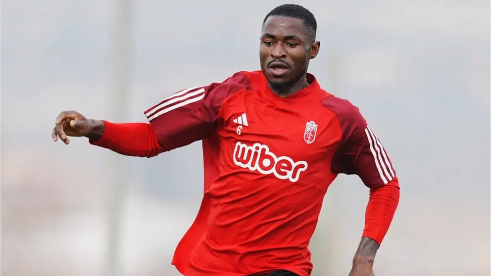 Martin Hongla entrena con el Granada CF | GCF