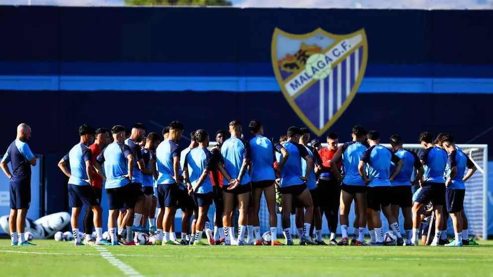 Jugadores del M&aacute;laga CF durante una sesi&oacute;n de entrenamiento