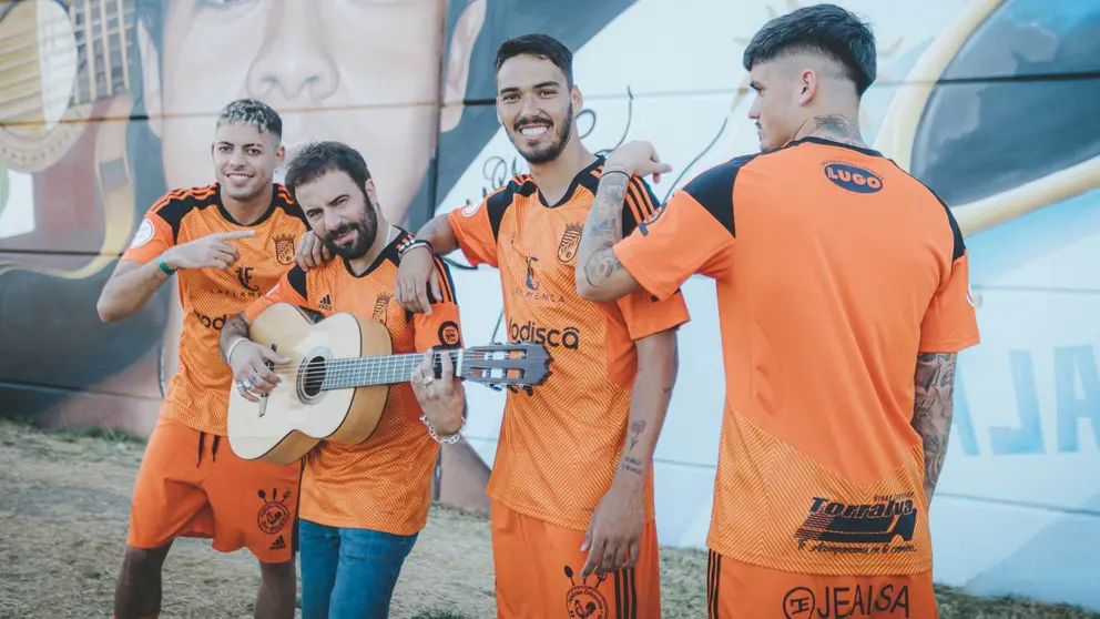 El Canijo de Jerez con la camiseta del Xerez CD - Twitter @XerezCD_OFICIAL