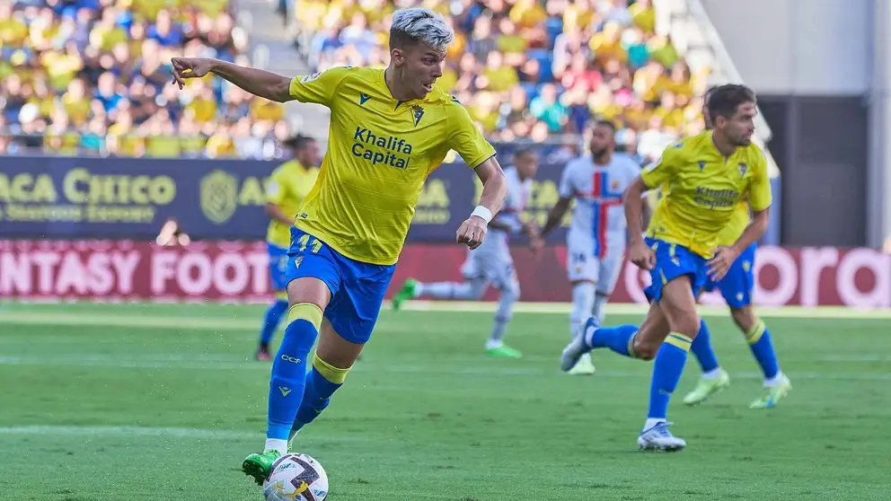 Iv&aacute;n Alejo en un C&aacute;diz CF - FC Barcelona | Salvador L&oacute;pez Medina para El MIRA