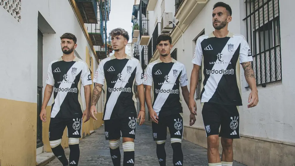 Segunda equipaci&oacute;n Xerez CD | Twitter @XerezCD_OFICIAL