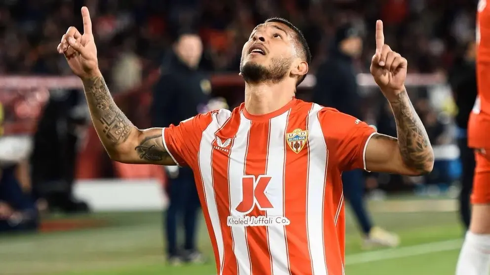 Luis Su&aacute;rez celebra un gol anotado con la UD Almer&iacute;a