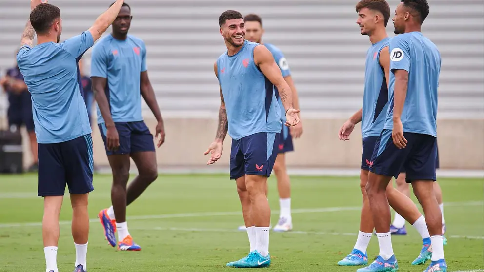 Entrenamiento del Sevilla FC antes de recibir al Villarreal | Salvador L&oacute;pez Medina para El MIRA