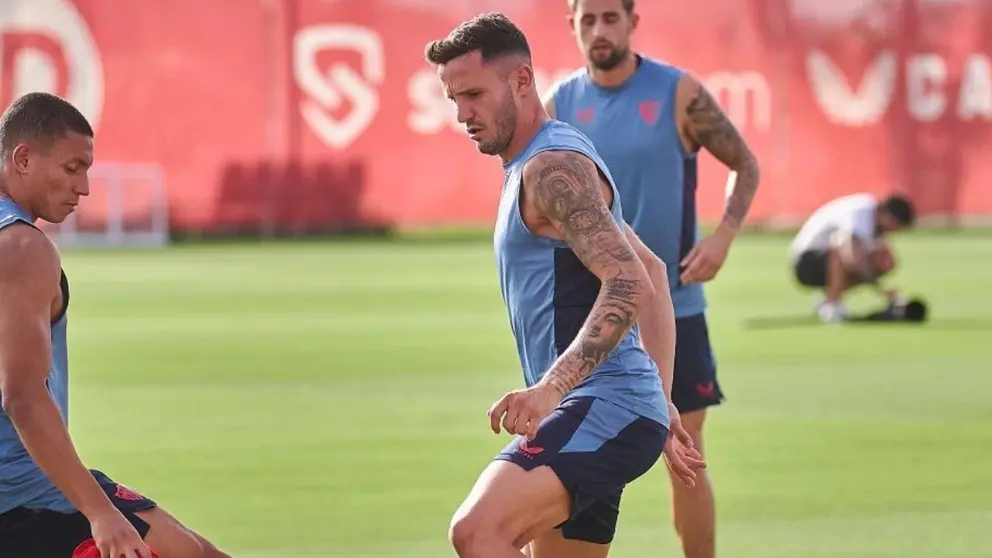 Sa&uacute;l &Ntilde;&iacute;guez en el entrenamiento del Sevilla FC | Salvador L&oacute;pez Medina para El MIRA