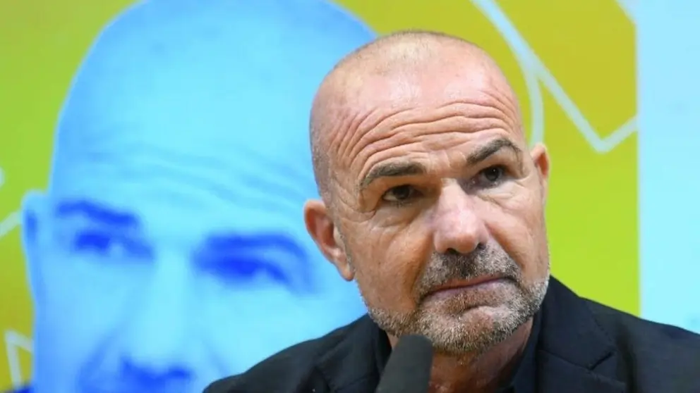 Paco L&oacute;pez en su presentaci&oacute;n con el C&aacute;diz CF