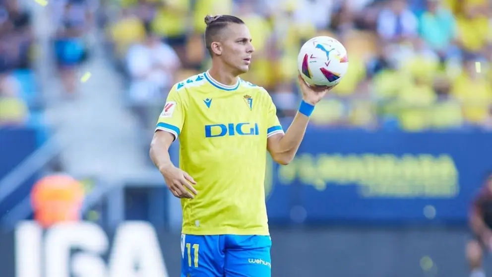 Iv&aacute;n Alejo durante un partido del C&aacute;diz CF