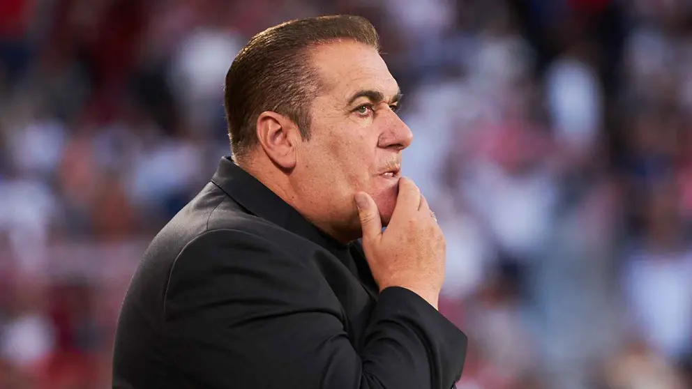 Jos&eacute; Ram&oacute;n Sandoval en el Sevilla FC - Granada CF | Salvador L&oacute;pez Medina para El MIRA