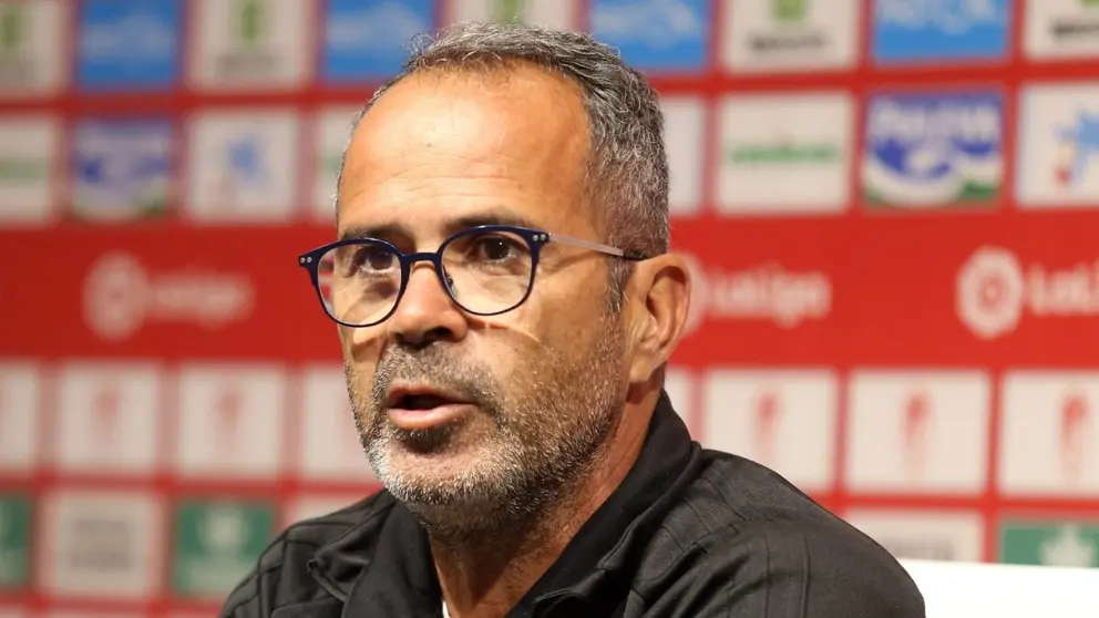 &Aacute;lvaro Cervera, entrenador que hizo historia en el C&aacute;diz CF | LaLiga