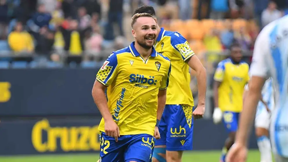 Javi Ontiveros celebra su gol en el C&aacute;diz CF - M&aacute;laga CF | CCF