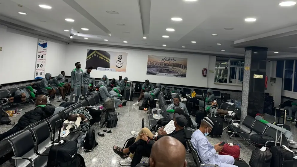 Los jugadores de Nigeria, entre ellos Chidera Ejuke y Kelechi Iheanacho, est&aacute;n retenidos en el aeropuerto de Libia | TW