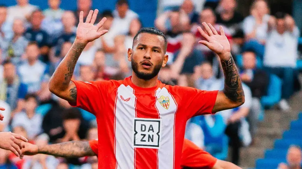 Luis Su&aacute;rez pide perd&oacute;n tras anotar en el Real Zaragoza - UD Almer&iacute;a | UDA