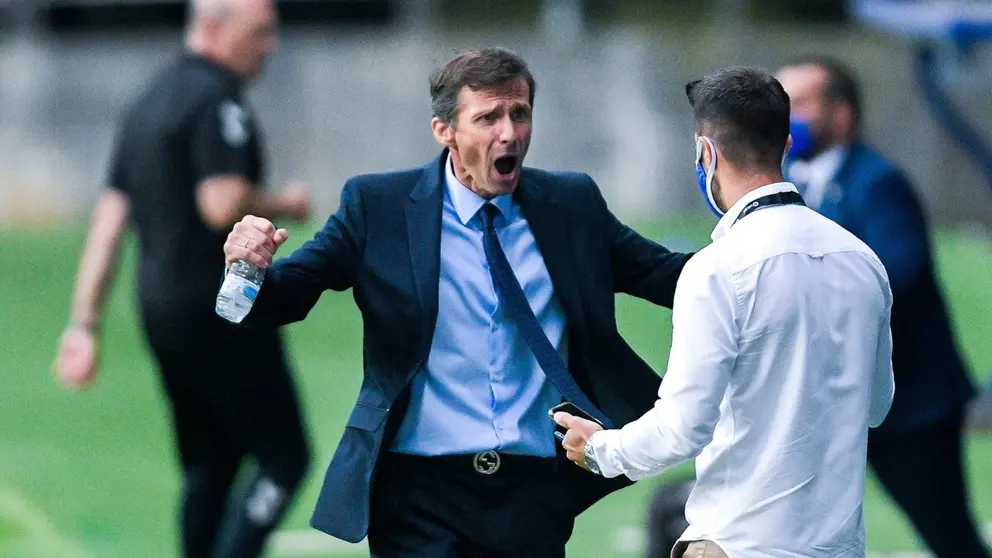 Cuco Ziganda celebra un gol del Real Oviedo durante su etapa en el equipo asturiano