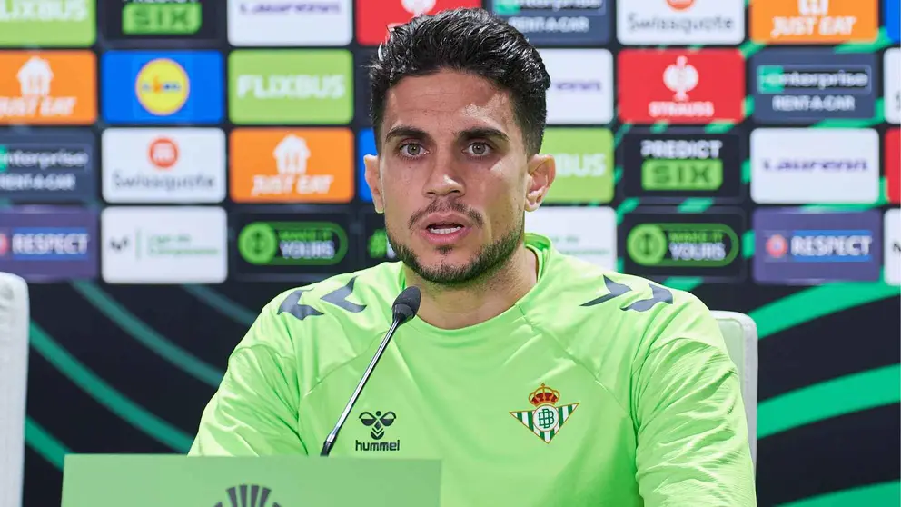 Marc Bartra en la previa del partido ante el Celje en Conference League | Salvador L&oacute;pez Medina para El MIRA