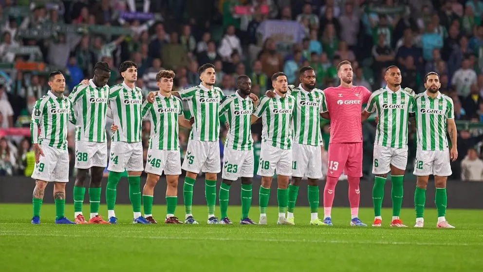 Minuto de silencio en el Real Betis - Celje | Salvador L&oacute;pez Medina para El MIRA