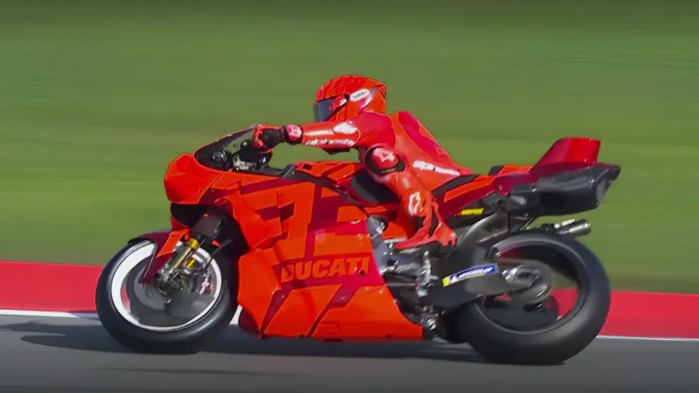 Marc M&aacute;rquez con la Ducati oficial | motogp.com